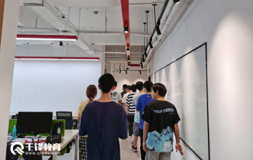 千鋒web前端培訓(xùn)班學(xué)員去到全速公司參觀2